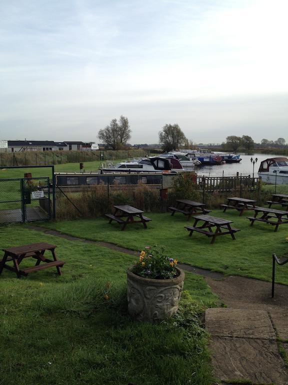 Bed and Breakfast The Lazy Otter Stretham Экстерьер фото